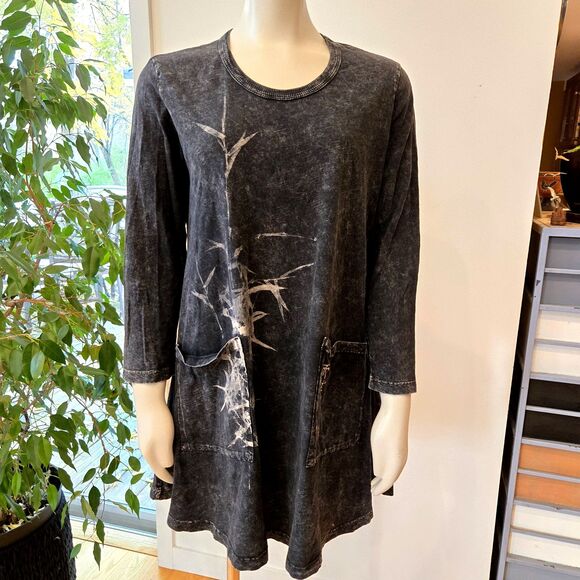 Jess & Jane Black Acid Wash Patch Pockets Tunic Top Size M Asian Print Lagenlook - Picture 2 of 11